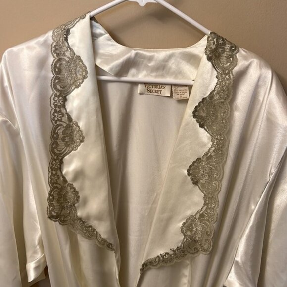 Victoria’s Secret vintage white full length satin robe M bridal lounge lace - Picture 4 of 9